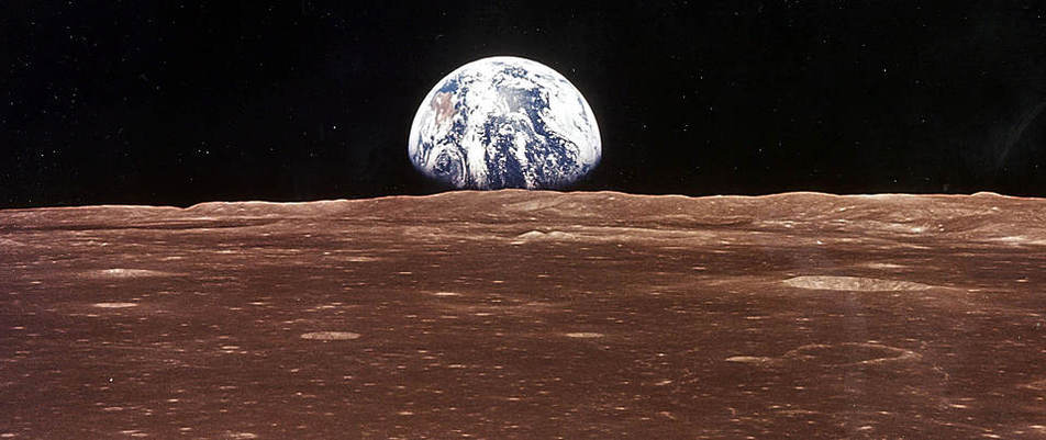 Earth rise. Apollo 11, NASA. Cropped.
